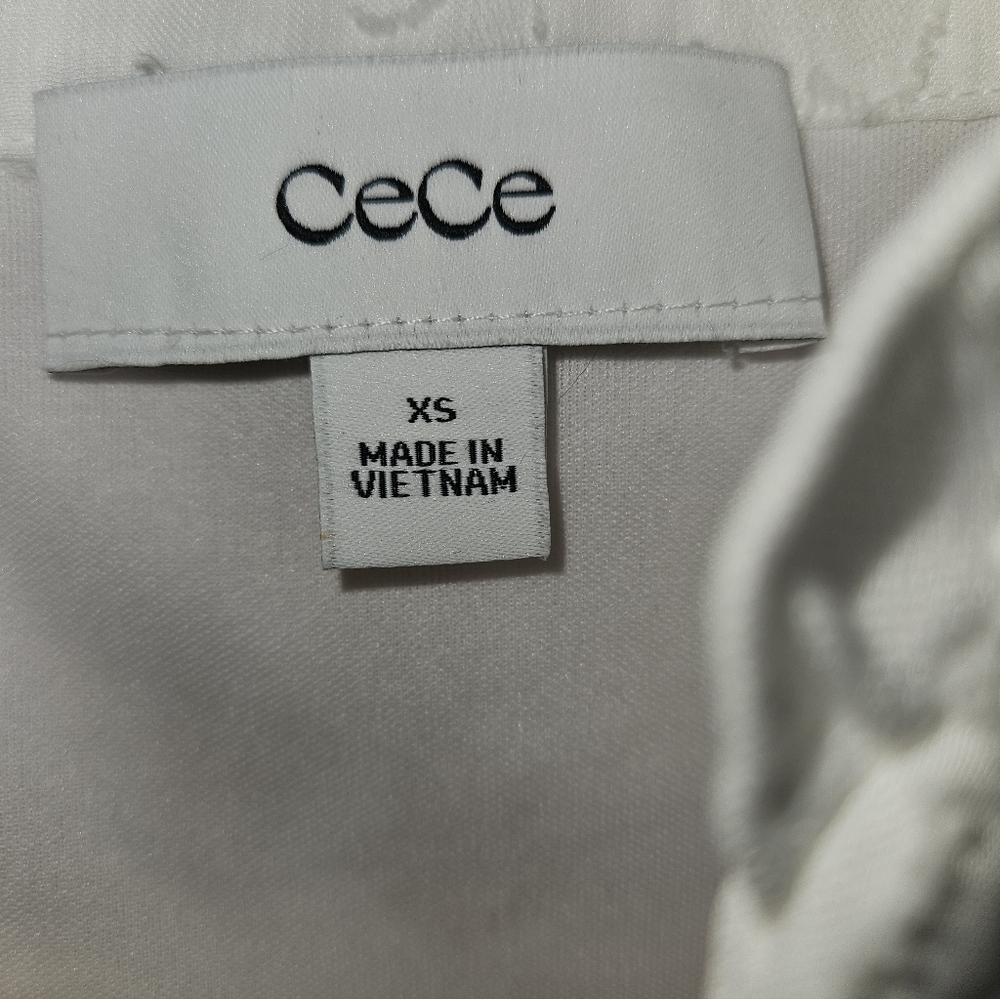 CeCe Textured White Blouse, Size XS, NWT - Picture 5 of 7